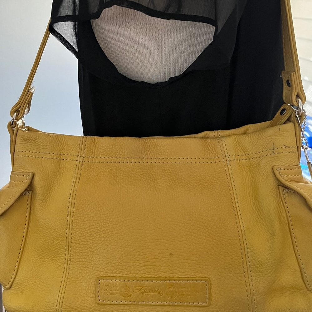 VINTAGE FOSSIL YELLOW PEBBLES LEATHER SHOULDER STRAP  WITH SILVERTONE  HARDWARE